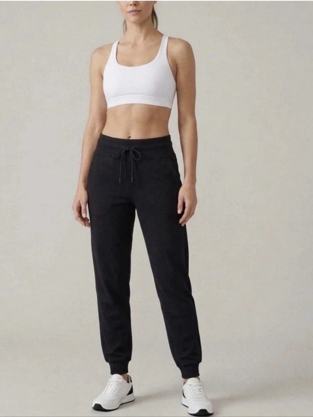 Vuori Black Daily Performance Joggers Womens Size Large